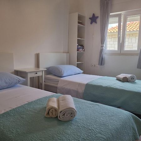 Cozy Apartments With Seafront Terraces Omiš Zimmer foto