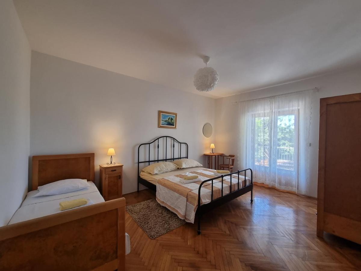 Cozy Apartments With Seafront Terraces Omiš Exterior foto