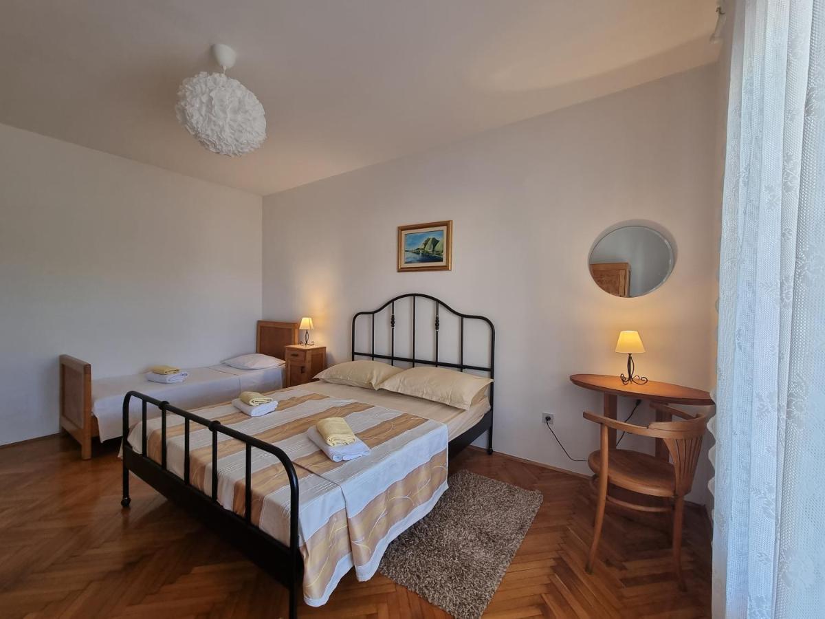 Cozy Apartments With Seafront Terraces Omiš Exterior foto