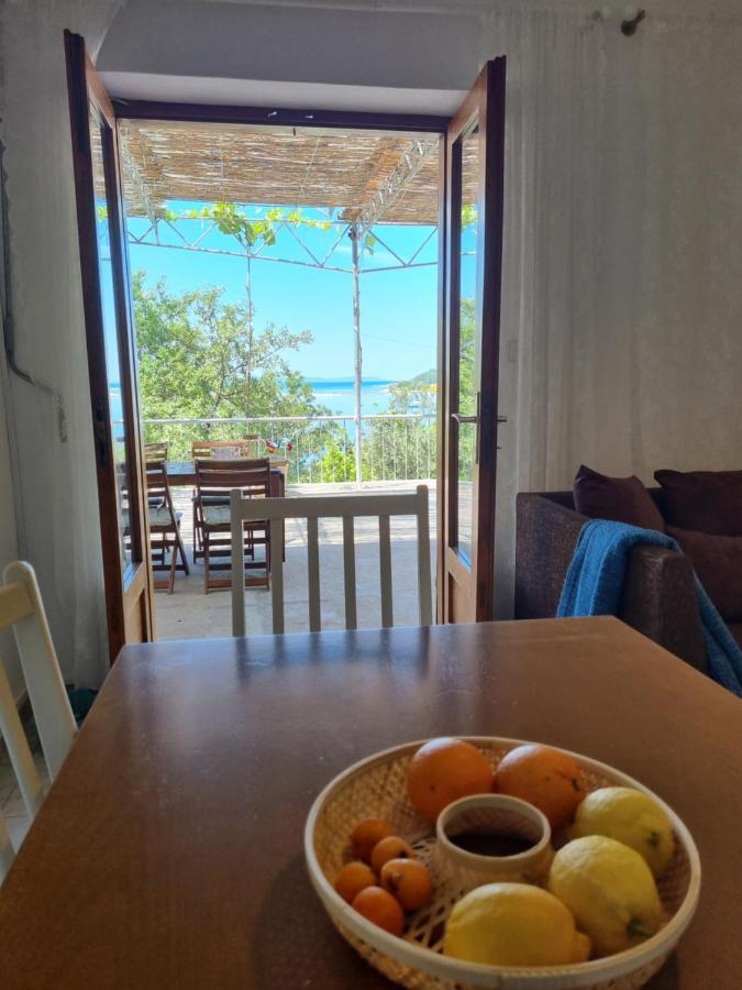 Cozy Apartments With Seafront Terraces Omiš Exterior foto