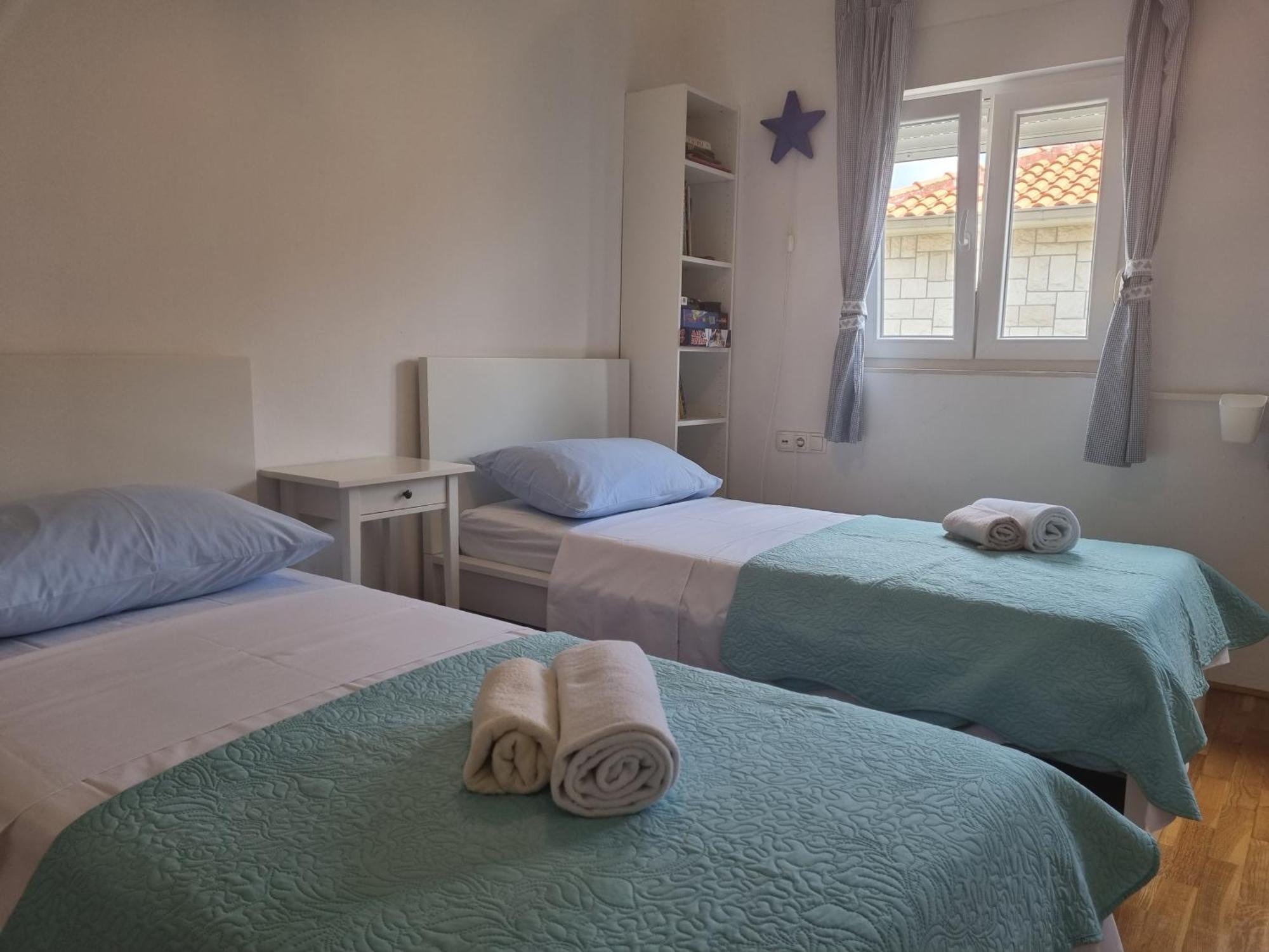 Cozy Apartments With Seafront Terraces Omiš Zimmer foto