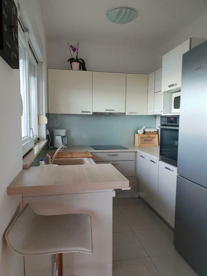 Cozy Apartments With Seafront Terraces Omiš Exterior foto